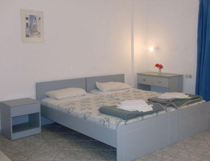 Mike'S Beach Apartments & Studios Anissaras Room photo